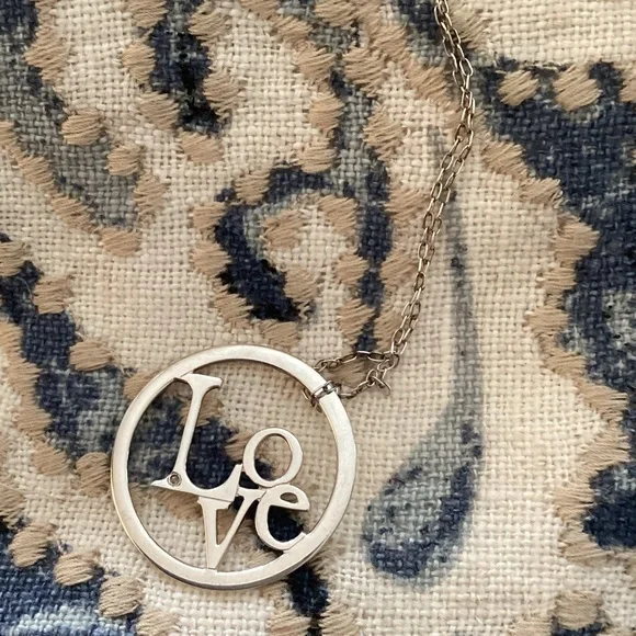 925 LOVE Necklace - Picture 5 of 6